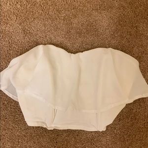 Whit crop top